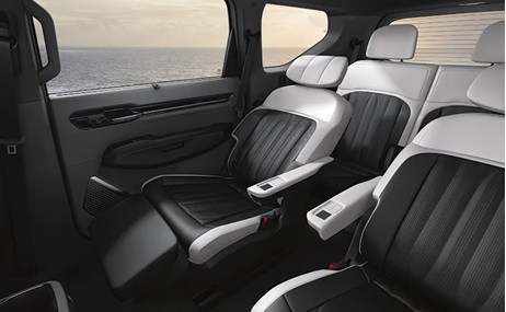 tata sierra 2025 display size,tata sierra sunroff,sierra 2025 tata sierra 2025,tata sierra on road price,,white colure,exterior,theevsupermarket.com